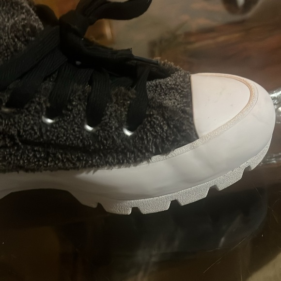 All stars converse high top woman size 5.5. Closet cleanout sale.. - Picture 5 of 12